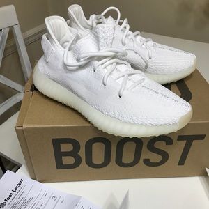 BRAND NEW AUTHENTIC YEEZY V2 BOOST CREAM/WHITE